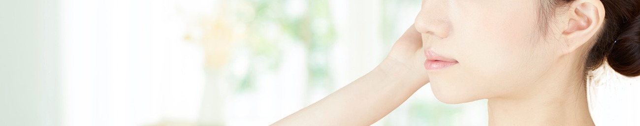 女性の横顔の写真