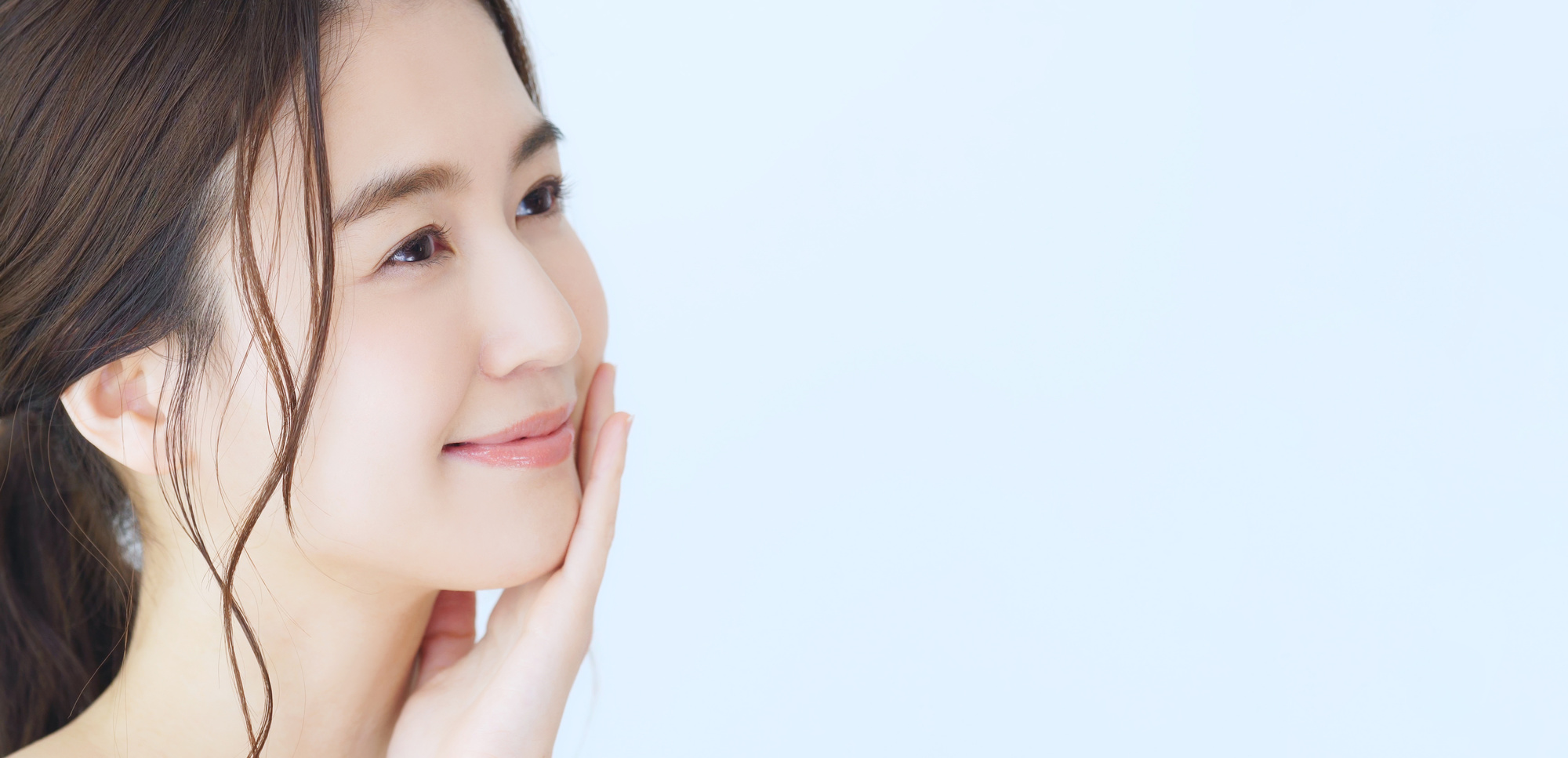 肌がキレイな女性のイラスト