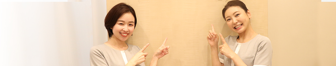 ロレシー美容クリニック受付スタッフ笑顔の写真