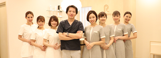 ロレシー美容クリニックのスタッフ集合写真