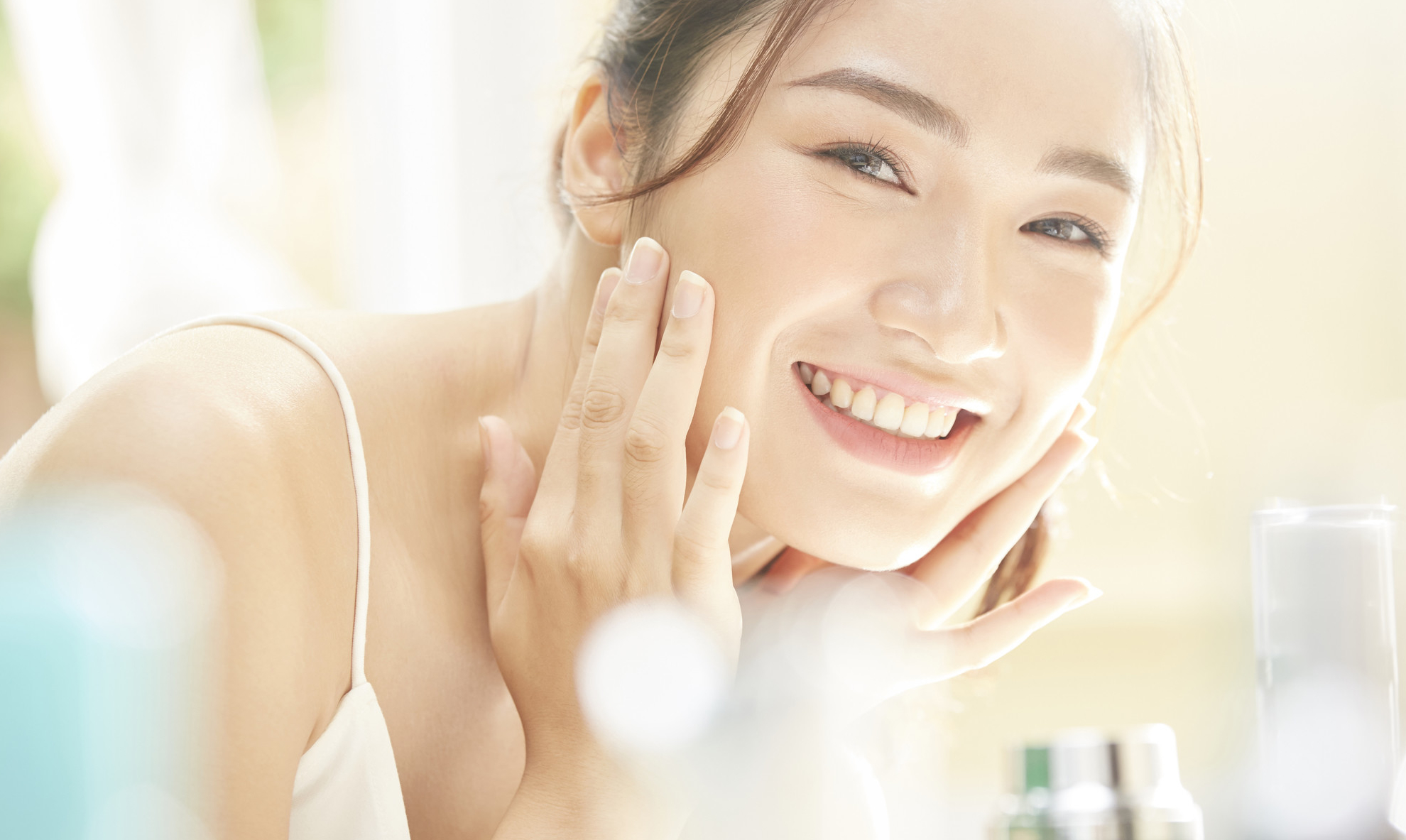 笑顔の女性写真